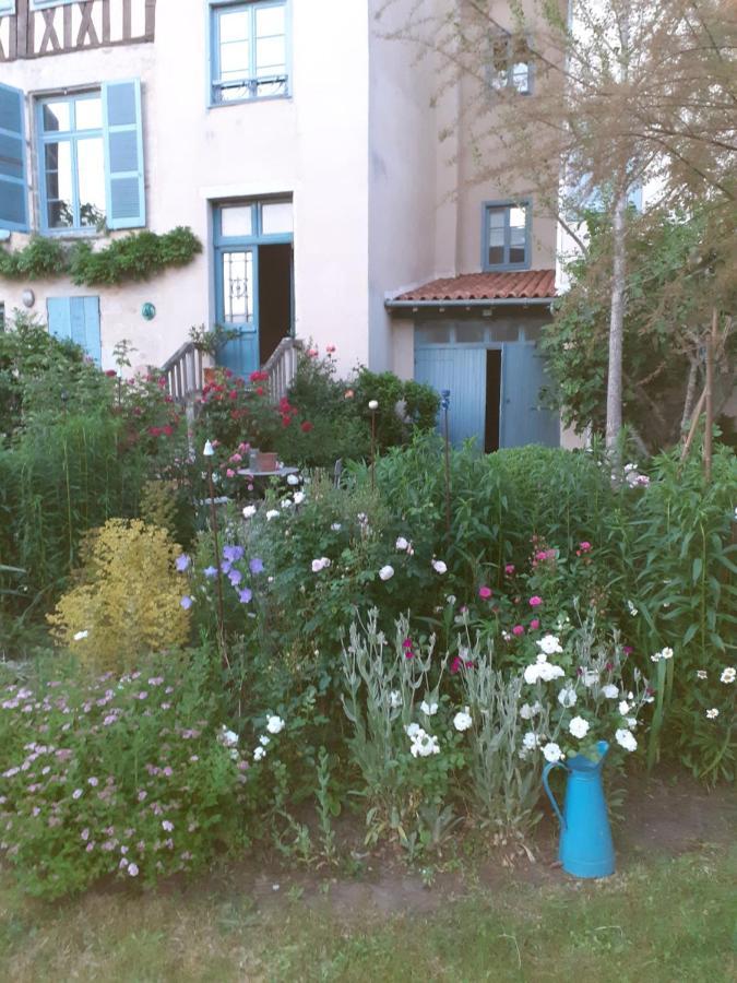 Chambre D Hote "Sous Le Clocher" Apartment Saint-Leonard-de-Noblat Exterior photo